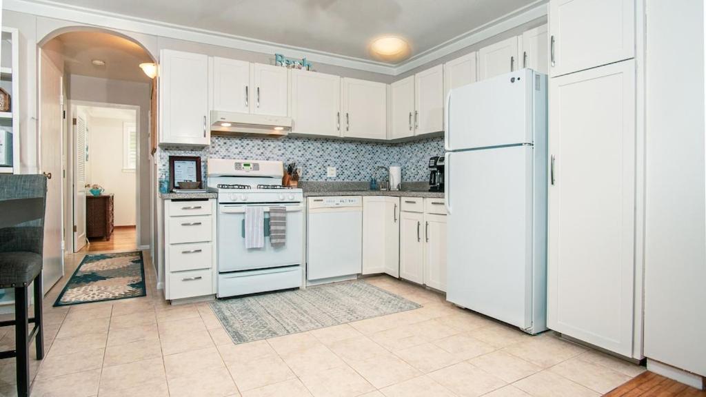 Molokai Island Retreat With Beautiful Ocean Views And Pool - Newly Remodeled! Apartment Ualapue Exterior photo