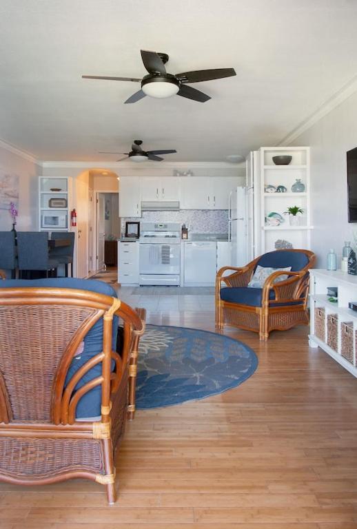 Molokai Island Retreat With Beautiful Ocean Views And Pool - Newly Remodeled! Apartment Ualapue Exterior photo