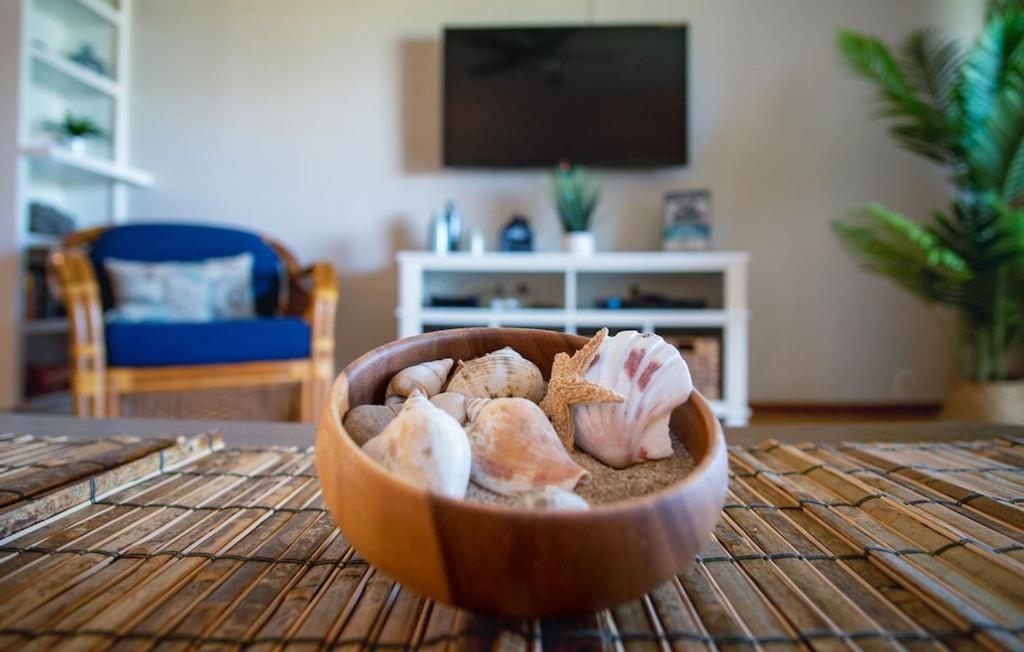 Molokai Island Retreat With Beautiful Ocean Views And Pool - Newly Remodeled! Apartment Ualapue Exterior photo